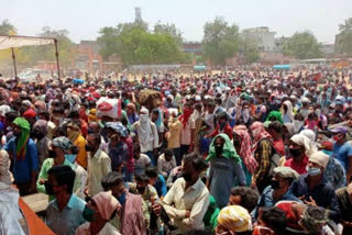 Thousands of laborers have gathered together in Ramlila Maidan ghaziabad