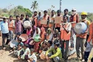 70 laborers of the state trapped in Karnataka