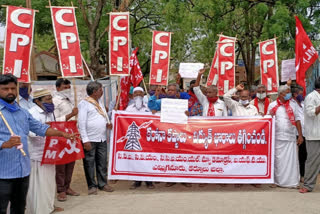 left party leaders protest at emmiganur