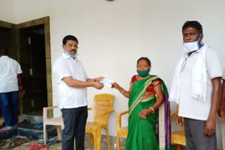 Bijapur MLA Vikram Shah Mandavi helped the needy