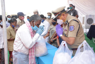 RACHAKONDA POLICE GIVE RATION TO TRINAL VILLAGES