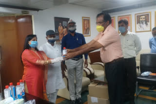 edmc mayor anju kamalkant distribute safety kit to workers