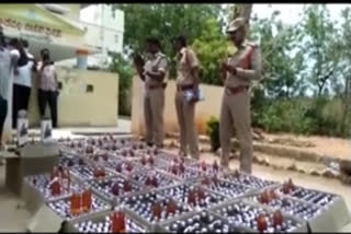 6 lakhs rupees telangana-state-liquor-caught in guntur rural