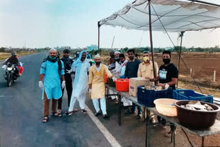 food packets are being providing to Migrant laborers