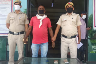 dwarka north police arrested man who bought stolen mobile