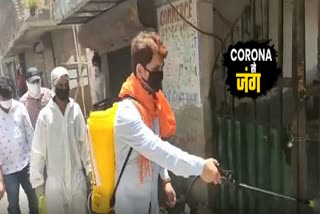 BJYM spokesperson is constantly doing sanitation work in Deoli Assembly delhi