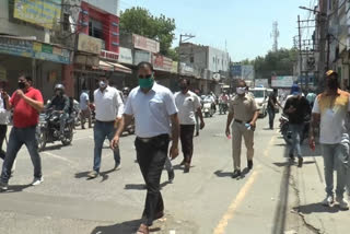 sdm jayveer yadav visited sirsa's markets and cut challan of illegal open shops