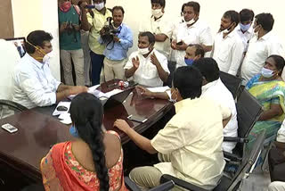 nellore tdp leaders protest on  electricity bills