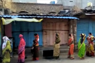 Long queues of women in front of wine shops