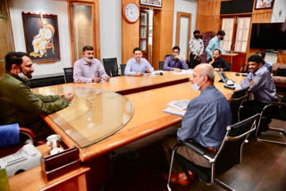 DCM Laxshman  Savadi, meeting with ISRO scientists