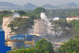 post on Vizag gas leak  Andhra Pradesh police book woman  60-year-old woman booked  Vizag gas leak  arrest in Vizag gas leak  ரெங்கநாயகி  விசாகப்பட்டினம் விசவாயுக்கசிவு  தெலங்கு தேசம் கட்சி  சந்திரபாபு நாயுடு