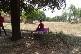 Quarantine labour under tree