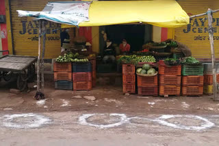 Auto drivers started hawking vegetables and fruits in panna