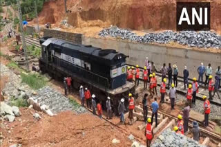 Shramik special train derails in Karnataka