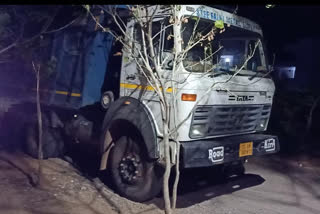 police siezed  tipper in kalyanadurgam