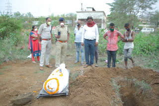 Police performed Funeral on the suspicious death of laborers