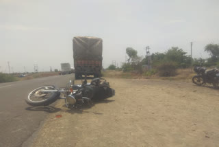 two wheeler driver died