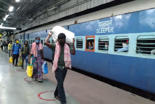 migrant workers reached dhanbad from Bengaluru