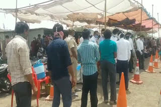 Workers at Jhabua border