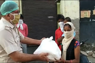 Police distributed ration to the needy