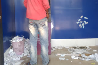 sbi-atm-becomes-waste-house-in-chhindwara-amid-lockdown