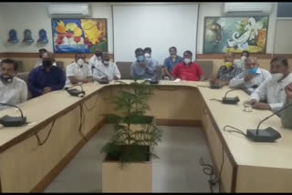 ghaziabad dm ajay shankar pandey meeting with the merchants