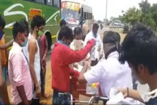 providing food  to migrate workers in nellore dst nadiupeta