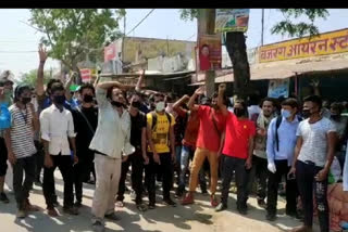 nepal labourers in distress for the restriction in nepal borders.