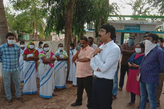 east godavari collector muralidhar visit prattipadu ommangi villages