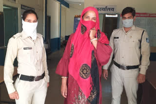 Police arrested woman with 3 grams of smack in ashoknagar