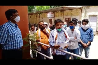 Former Vidisha MLA  give memorandum to CM regarding purchase of gram