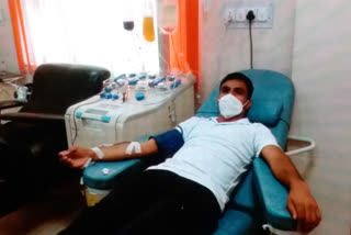 Constable did plasma donate, कांस्टेबल ने किया प्लाज्मा डोनेट