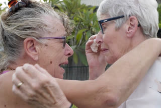 A NZ woman Christine Archer has been reunited with her dying sister Gail Baker in Australia after gaining an exemption from pandemic travel restrictions on compassionate grounds.