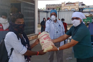 Block medical officer and his team distributed ration kit to laborers in raisen