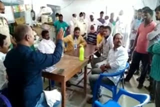 To buy grain .. Farmers' dharna in Armoor