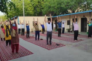baba haridas nagar police doing yoga classes