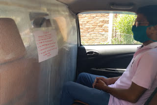 Jaipur cab driver install plastic shield to avoid human contact