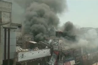 Massive fire breaks out at electronic market in Prayagraj