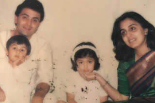 This picture of cute little Ranbir sitting in Rishi Kapoor's lap is unmissable