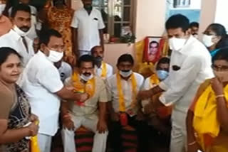 tdp leaders protest in nellore