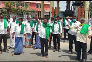 Madhuswamy should be dropped from the Cabinet: Protests by Farmers' Union