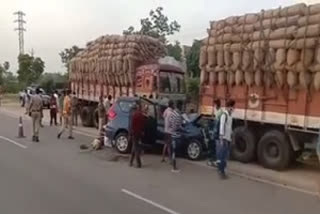 Car rams into lorry in Andhra's Nalgonda