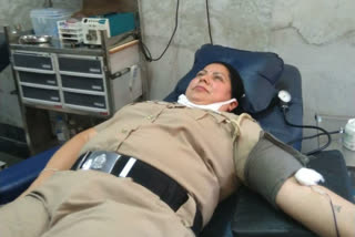 mandi woman cop donate blood