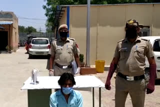 Baba Haridas Nagar Police arrested the accused who came out of jail on Bail with country made pistol