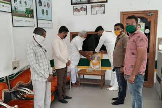 Tribute to Rajiv Gandhi in Bhinmal  Bhinmal Congress workers paid tribute, भीनमाल में राजीव गांधी श्रद्धांजलि