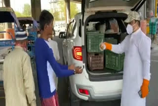 Rajiv Gandhi's death anniversary today, Congress leader distributed food to migrant laborers