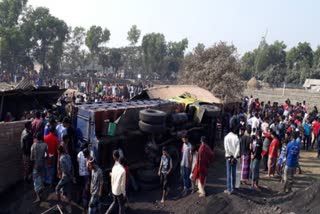 13 workers die in Bangladesh road accident