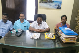 former Government Whip kuna ravi kumar media conference on electricity bills  in amudalavalasa