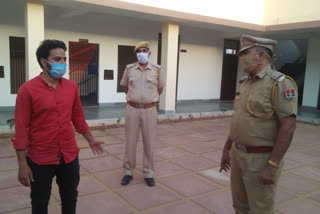 Reward crook arrested in fatehpur, crook arrested at fatehpur of Sikar, फतेहपुर में फरार आरोपी गिरफ्तार