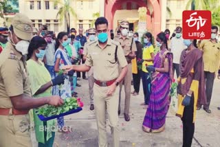 பெண் பயிற்சி காவலர்கள்  கடலூரில் கரோனாவிலிருந்து மீண்ட பெண் பயிற்சி காவலர்கள்  13 காவலர்கள் கரோனாவிலிருந்து மீட்பு  13 Training Police Recovered From Corona in Cuddalore  13 Training Police Recovered From Corona  Corona Recovered In cuddalore  Training Police